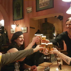 Anstoßen Im Gasthaus Kulisse