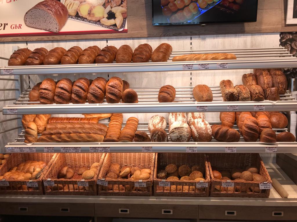 frischgebackenens Brot in der Bäckerei Hübner