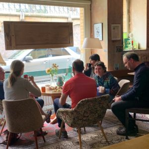 gemütliches Zusammensitzen im Paul-Gustavus-Haus