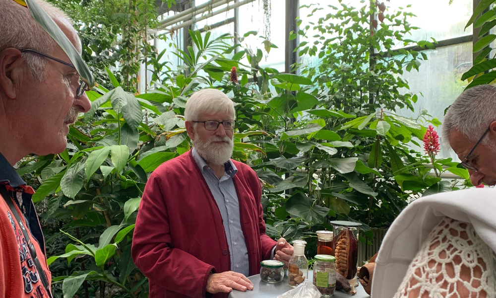 Prof.Hellwig im Botanischen Garten Jena